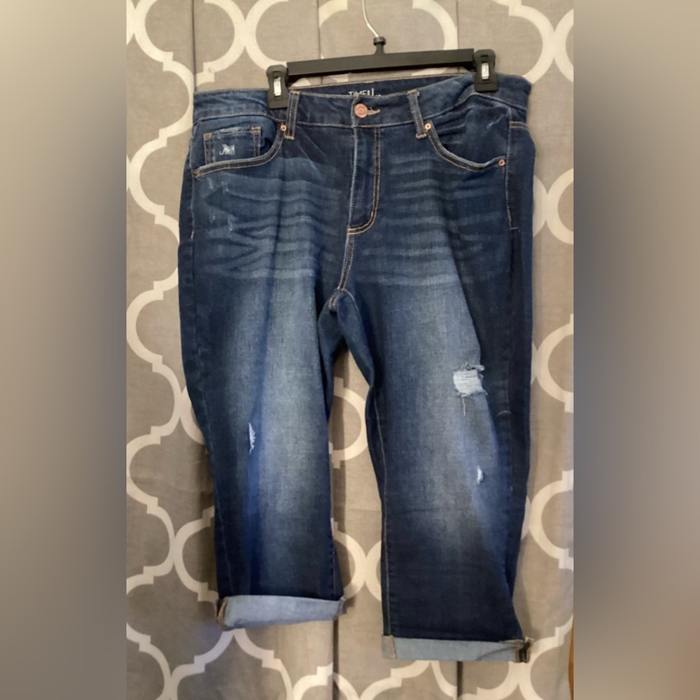 Time &Tru Mid Rise Capris